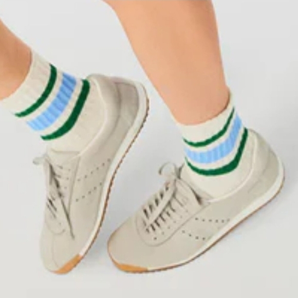 🔹️STEVE MADDEN 🔹️Suede Mirage Sneakers in gray for women - Picture 2 of 9